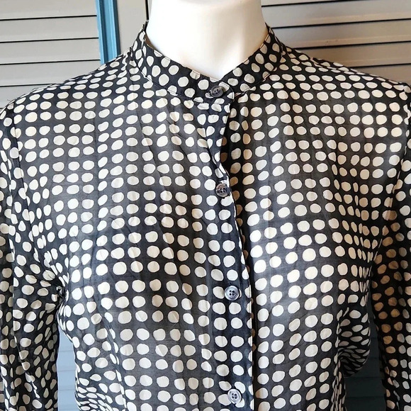 Isaac Mizrahi Black & White Button Down Top - Picture 4 of 14